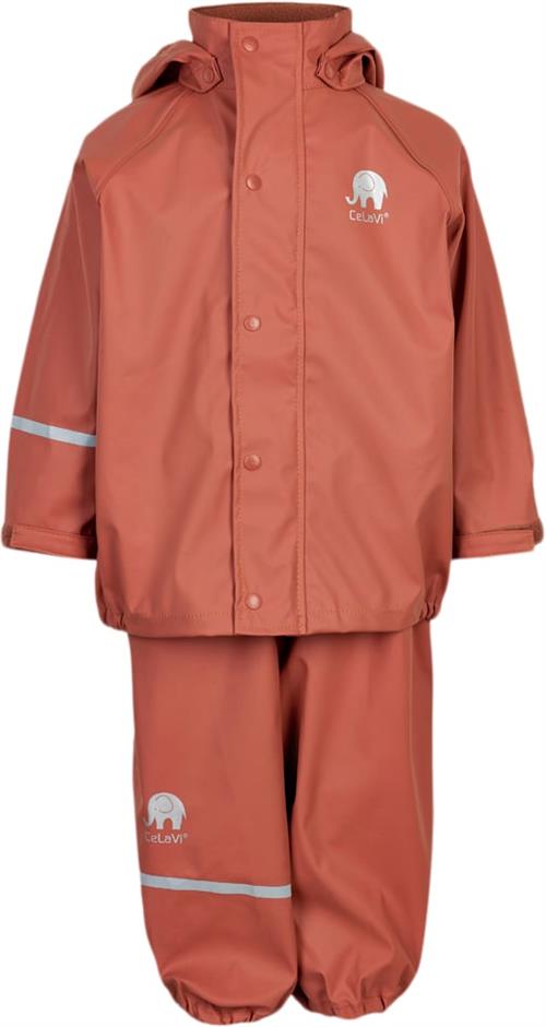 Se CeLaVi Basic Rainwear set Solid PU Str 80 Unisex - Redwood Regntøj hos Magasin ved Magasin