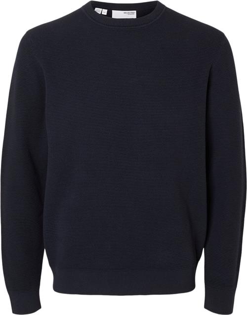 Se Selected Homme Slhross LS Knit Structure Crew Neck Mand Dark Sapphire Sweaters Str M - hos Magasin ved Magasin