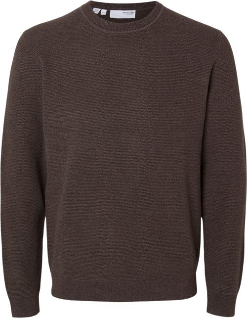 Se Selected Homme Slhross LS Knit Structure Crew Neck Mand Chocolate Torte/morel Twist Sweaters Str L - hos Magasin ved Magasin