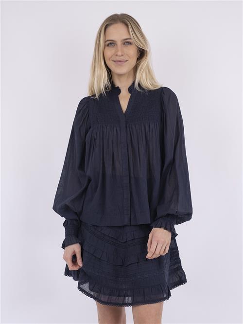 Se Neo Noir Jill S Voile Blouse Kvinde Navy Langærmede Bluser Str 40 - hos Magasin ved Magasin