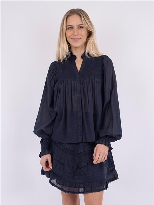 Se Neo Noir Jill S Voile Blouse Kvinde Navy Langærmede Bluser Str 44 - hos Magasin ved Magasin