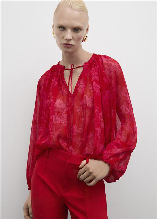 Se MANGO Semitransparent Floral Print Blouse Kvinde Red Langærmede Bluser Str XXS - hos Magasin ved Magasin