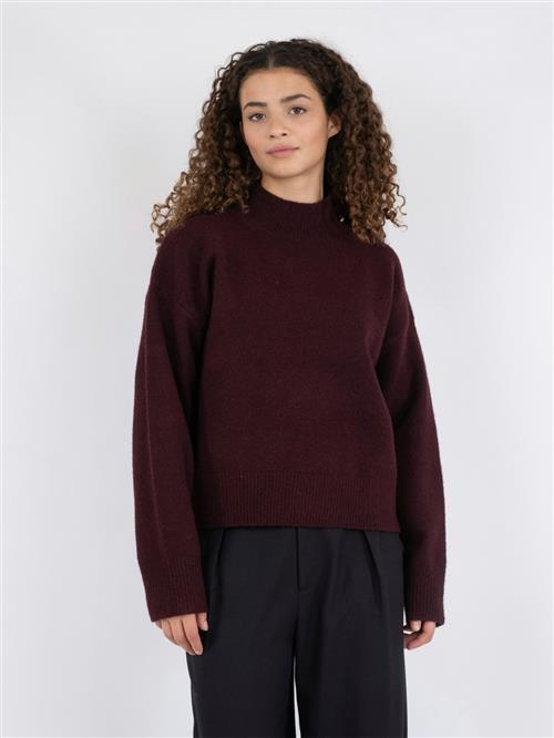 Se Neo Noir Paulina Knit Blouse Kvinde Wine Sweaters Str 42 - hos Magasin ved Magasin