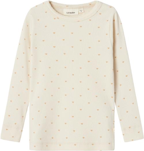 Se Lil' Atelier Nmfgago LS Slim TOP LIL Noos Str 98 - Turtledove/heart Langærmede T-shirts hos Magasin ved Magasin