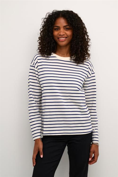 Se Kaffe Kawinny LS Tshirt Kvinde Antique White / Beacon Blue Langærmede T-shirts Str L - hos Magasin ved Magasin