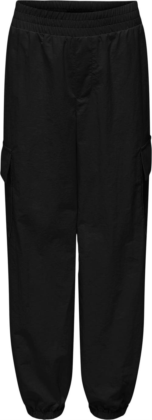 Se ONLY Kogecho Cargo Parachute Pant PNT Str 164 - Sort Bukser hos Magasin ved Magasin