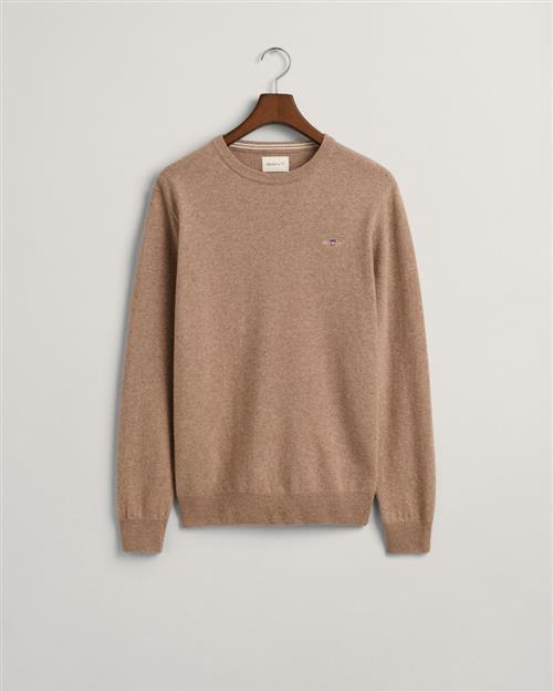 Se Gant Superfine Lambswool Cneck Mand Dk. Sand Melange Sweaters Str M - hos Magasin ved Magasin