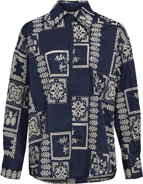 Se Object Objdicte L/S LO Shirt CC1 AW Kvinde Sky Captain/white Sand Embroidery Langærmede Skjorter Str 34 - hos Magasin ved Magasin