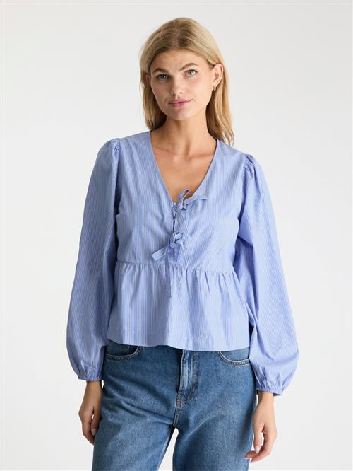 Se Neo Noir Esmée Stripe Blouse Kvinde Blue Langærmede Bluser Str 44 - hos Magasin ved Magasin