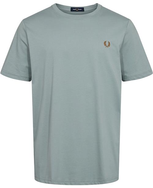 Se Fred Perry M1600 Mand Slvrblue/dkcaram Kortærmede T-shirts Str L - Bomuld hos Magasin ved Magasin