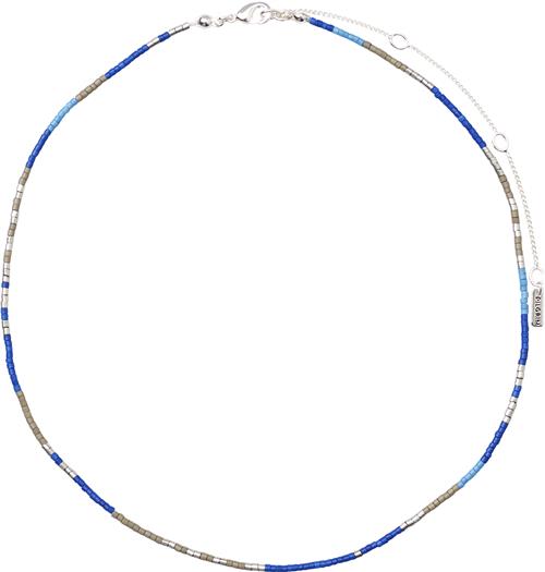 Se Pilgrim Alison Necklace Blue, Silverplated one size - Perlehalskæder hos Magasin ved Magasin