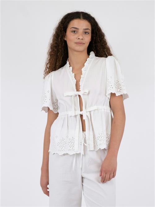 Se Neo Noir Satsi Embroidery Blouse Kvinde White Kortærmede Bluser Str 38 - hos Magasin ved Magasin