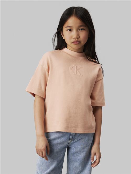 Se Calvin Klein Stitch Monogram SS TOP Str 12 år - Tfc Kortærmede T-shirts hos Magasin ved Magasin