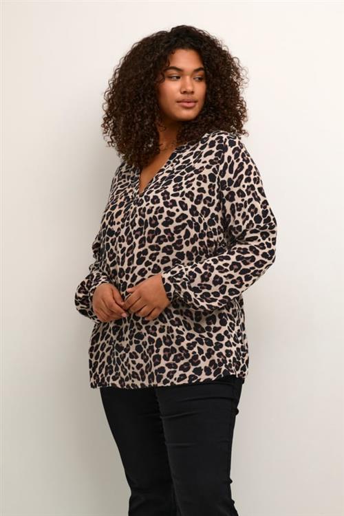 Se Kaffe Curve Kcmirta Tilly Blouse Kvinde Leopard Print Langærmede Bluser Str 46 - hos Magasin ved Magasin