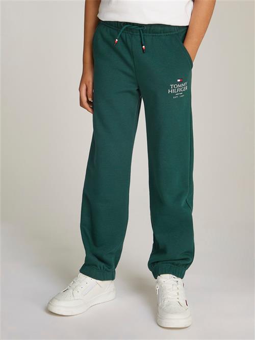 Se Tommy Hilfiger TH Logo Puff Print Sweatpants Str 8 - Ornamental Green Bukser hos Magasin ved Magasin