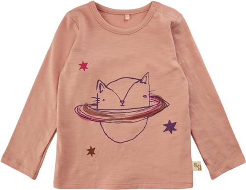 Se Soft Gallery Sgbaby Bella Spacecat LS Tee Str 9m - Dusty Coral Langærmede T-shirts Bomuld hos Magasin ved Magasin