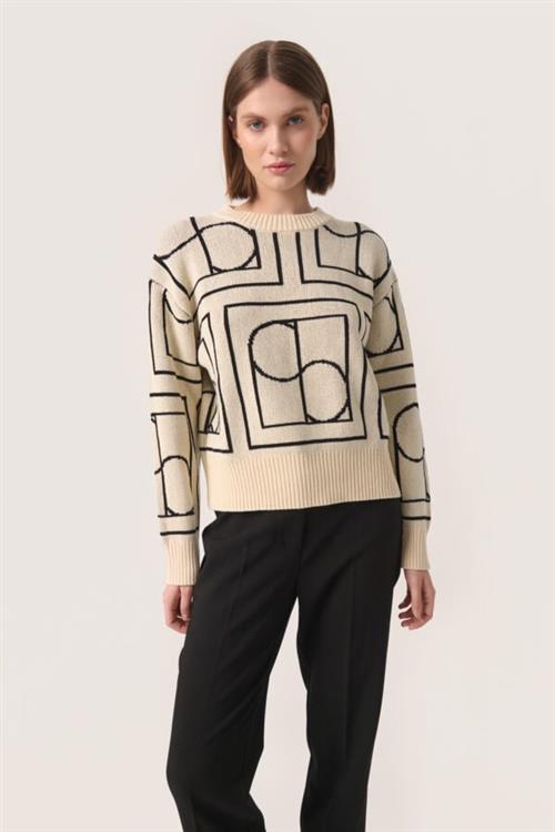 Se Soaked in Luxury Slcabba Pullover LS Kvinde Sandshell W. Black Monogram Sweaters Str S - hos Magasin ved Magasin