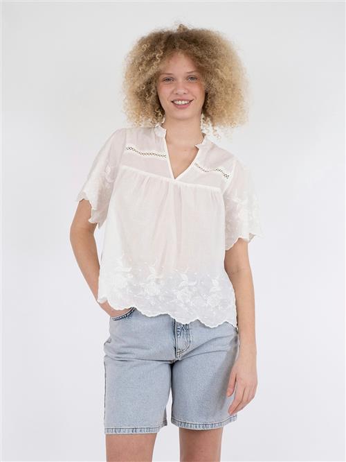 Se Neo Noir Micheline Emb Blouse Kvinde Off White Kortærmede Bluser Str 42 - hos Magasin ved Magasin