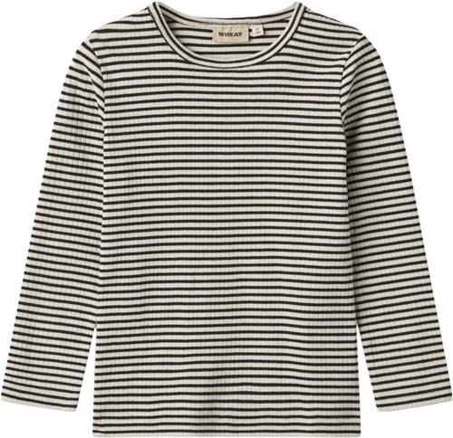 Se Wheat Langærmet Basis Tshirt Britt Str 122/7y - Black Stripe Langærmede T-shirts Bomuld hos Magasin ved Magasin