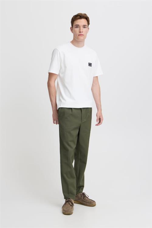 Se Casual Friday Cfmarc Performance Pants With Pleat Mand Deep Depths Chinos Relaxed Fit Str 34/32 - hos Magasin ved Magasin