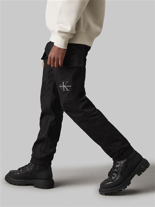 Calvin Klein Essential Woven Cargo Pants Str 10 - Ck Black Bukser hos Magasin