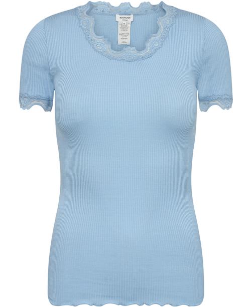 Se Rosemunde Silk Tshirt w/ Lace Kvinde Heaven Blue Kortærmede T-shirts Str M - hos Magasin ved Magasin