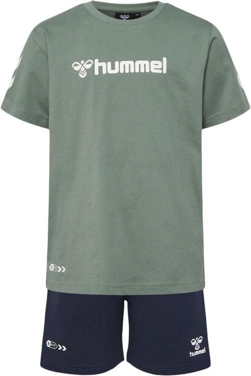 Hummel Novet Tshirt, sæt 122 - Træningssæt hos Magasin