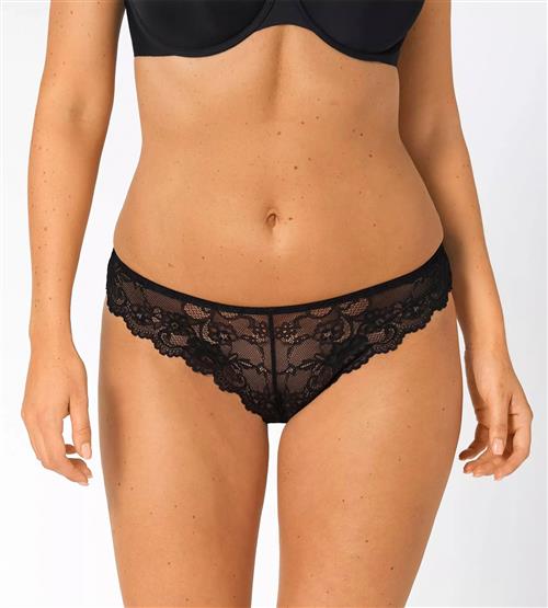 Se Triumph Tempting Lace Brazilian String Brazilian Str S - hos Magasin ved Magasin