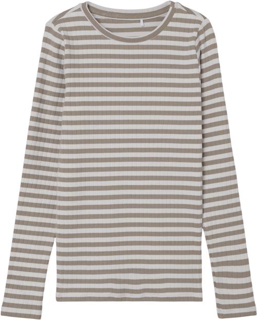 Se Name It Nkfsuraja XSL LS TOP Noos Str 116 - Mocha Meringue/stripe Bluser hos Magasin ved Magasin