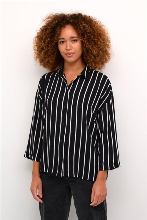 Se Kaffe Kabeathe Shirt Kvinde Black/chalk Stripe Langærmede Skjorter Str 40 - hos Magasin ved Magasin