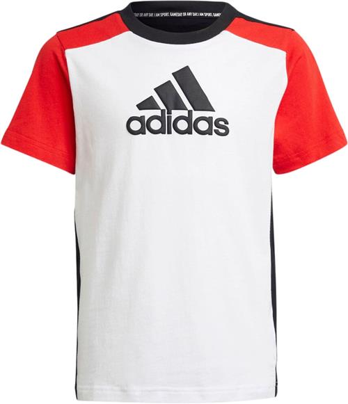 adidas Badge of Sport Logo Trænings Tshirt 104 - T-shirts Bomuld hos Magasin