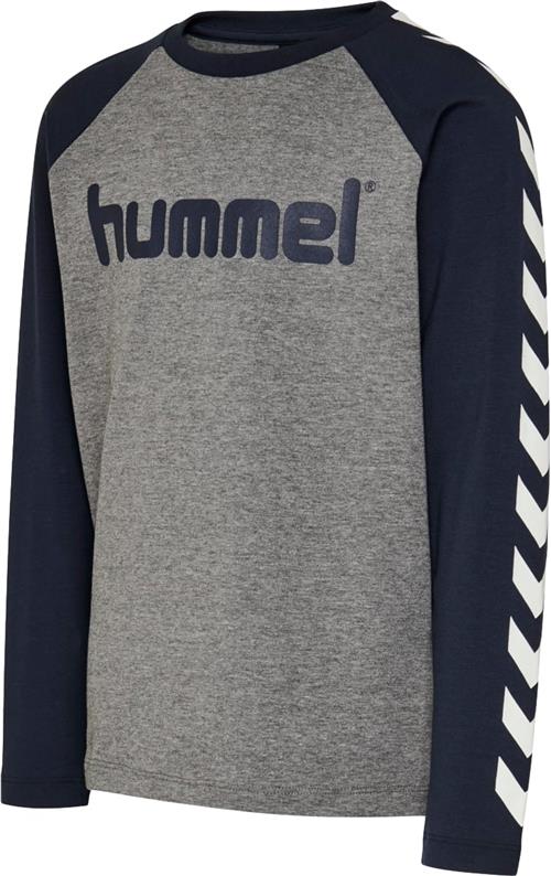 Se Hummel Hmlboys Tshirt L/S Str 12 år / 152 cm - Blå Langærmede T-shirts hos Magasin ved Magasin