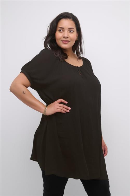 Se Kaffe Curve Kcami SS Tunic Kvinde Black Deep Tunikaer Str 42 - hos Magasin ved Magasin