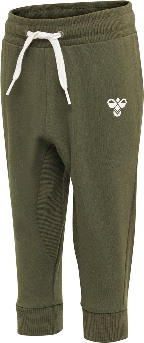 Se Hummel Apple Pants Str 12-18 mdr / 86 cm - Grøn Bukser hos Magasin ved Magasin