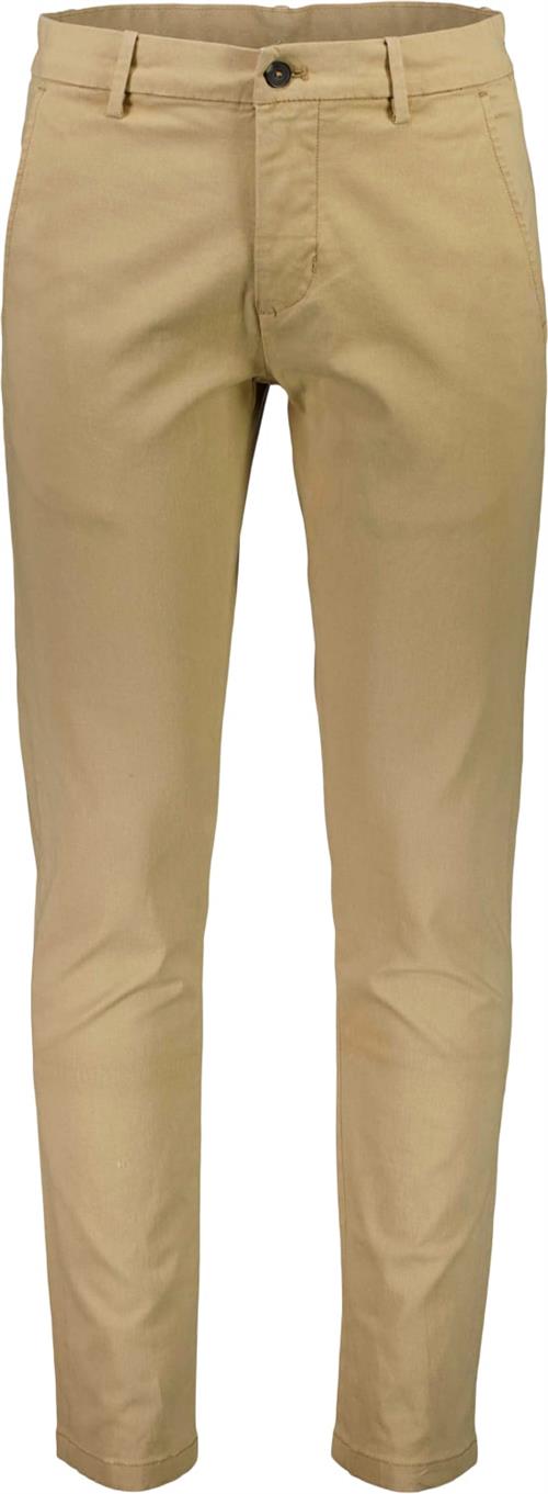 Se Lindbergh Chinos med Superflex Mand Sand Chinos Str 30/34 - hos Magasin ved Magasin