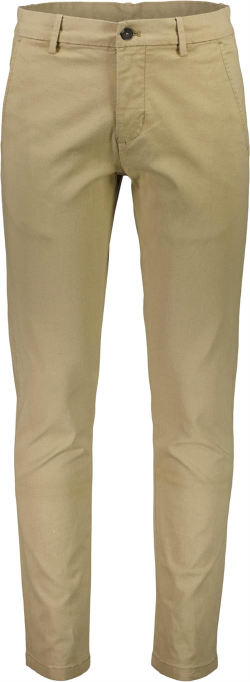 Se Lindbergh Chinos med Superflex Mand Sand Chinos Str 36/30 - hos Magasin ved Magasin