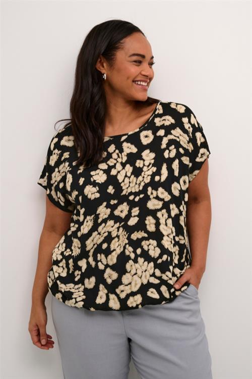 Kaffe Curve Kcbella Stanley Blouse Kvinde Black/sand Leo Print Kortærmede Bluser Str 46 - hos Magasin