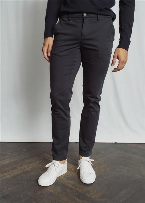 Se Bruun & Stengade BS Malik Regular Fit Chinos Mand Navy Chinos Str W31 / L32 - hos Magasin ved Magasin