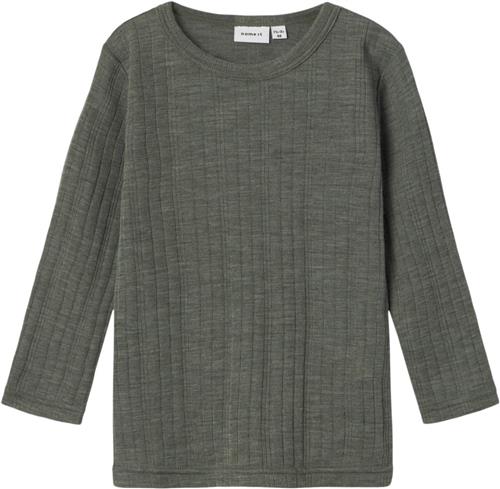 Name It Nmmwang Wool Needle LS TOP Solid NO Str 98 - Mulled Basil Langærmede T-shirts hos Magasin