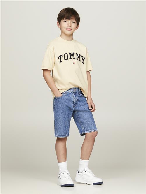 Tommy Hilfiger Varsity Embroidery TEE SS Str 5 år / 110 cm - Country Ivory Kortærmede T-shirts hos Magasin