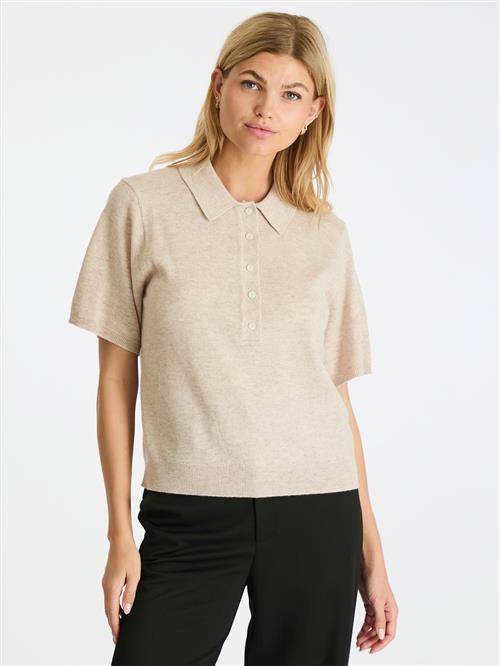 Se Neo Noir Gracie Knit Polo Tee Kvinde Sand Melange Sweaters Str 40 - hos Magasin ved Magasin