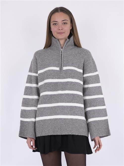 Se Neo Noir Nevena Stripe Knit Blouse Kvinde Dark Grey/off White Sweaters Str 42 - hos Magasin ved Magasin