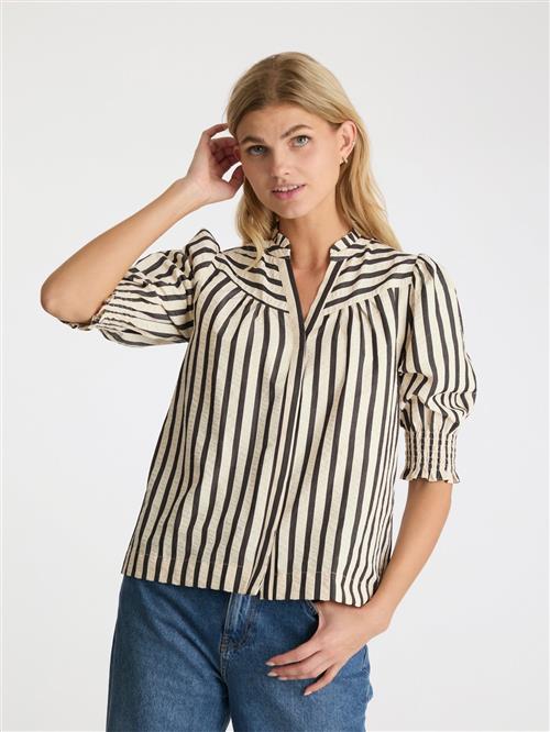 Se Neo Noir Diana Contrast Stripe Blouse Kvinde Creme Kortærmede Bluser Str 44 - hos Magasin ved Magasin