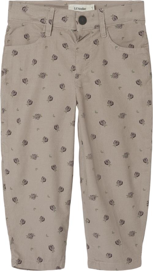 Lil' Atelier Nmfbella Shap Nola Cord Pant 8260m Str 104 - Gray Morn/floral Bukser hos Magasin