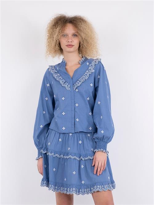 Se Neo Noir Degas Blouse Kvinde Dusty Blue Langærmede Bluser Str 40 - hos Magasin ved Magasin