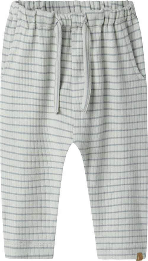 Se Lil' Atelier Nbmgio BAM RLX Pant LIL Str 68 - Sky Gray/stripe Bukser hos Magasin ved Magasin