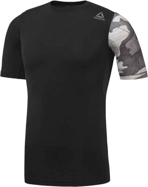 Se Reebok Activchill Graphic Compression Tshirt S - T-shirts Polyester hos Magasin ved Magasin