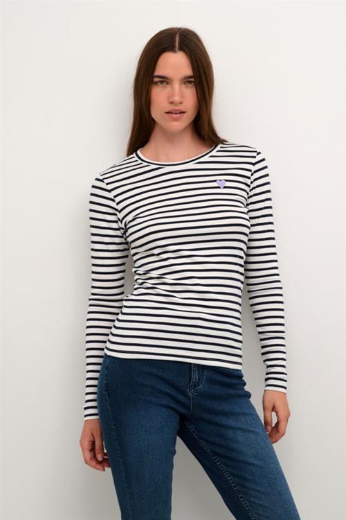 Se Kaffe Liddy Tshirt Kvinde Chalk / 52737 Midnight Marine Langærmede T-shirts Regular Fit Str S - hos Magasin ved Magasin