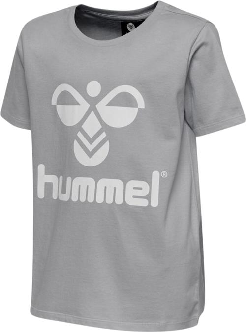 Se Hummel Hmltres Tshirt S/S Str 11 år / 146 cm - Grå Kortærmede T-shirts hos Magasin ved Magasin