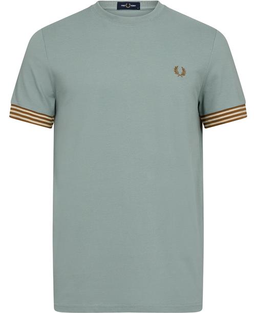 Se Fred Perry M7707 Mand Silver Blue Kortærmede T-shirts Str L - Bomuld hos Magasin ved Magasin